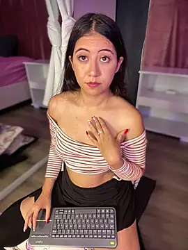 Lunaliaa  online show from March 2026 05:13:01 AM