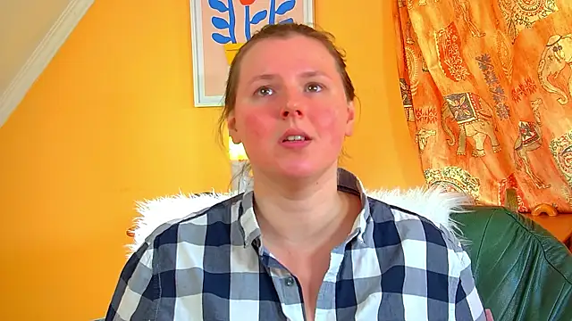 Snapshot of MelodyMoores chatting on April 2026 07:20:02 AM MelodyMoores online show from April 2026 07:20:02 AM