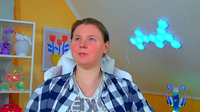 Snapshot of MelodyMoores chatting on April 2026 06:31:02 AM MelodyMoores online show from April 2026 06:31:02 AM