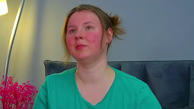 Snapshot of MelodyMoores chatting on April 2026 06:27:02 AM MelodyMoores online show from April 2026 06:27:02 AM