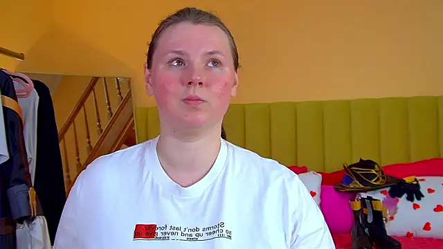 Snapshot of MelodyMoores chatting on April 2026 07:00:01 AM MelodyMoores online show from April 2026 07:00:01 AM