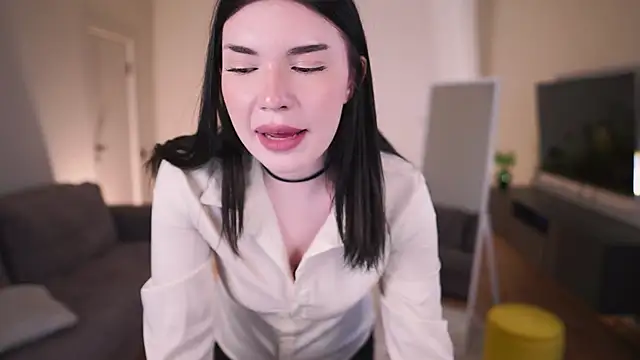 Snapshot of JennyHardy chatting on April 2026 01:11:01 PM JennyHardy online show from April 2026 01:11:01 PM