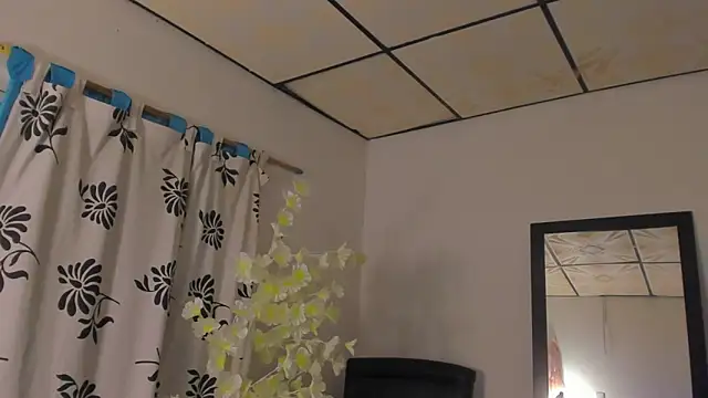 Snapshot of Sacha_Rosse chatting on March 2026 06:24:02 AM Sacha Rosse online show from March 2026 06:24:02 AM