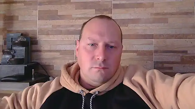 lustonfan online show from May 2026 11:38:02 AM