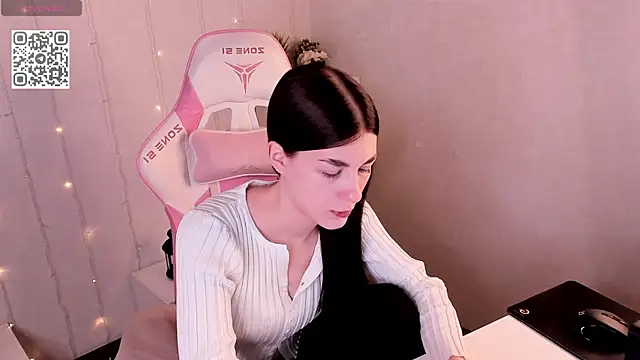 LunaRossaa online show from April 2026 12:12:01 AM