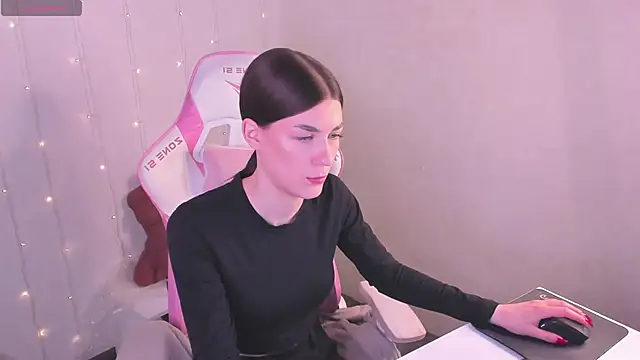 LunaRossaa online show from May 2026 11:54:01 PM