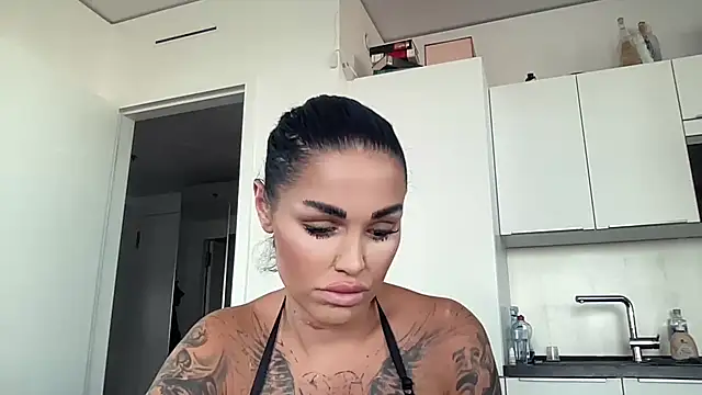 Snapshot of AMBER_HARD chatting on April 2026 04:48:02 PM AMBER HARD online show from April 2026 04:48:02 PM