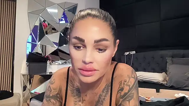 Snapshot of AMBER_HARD chatting on April 2026 12:08:02 AM AMBER HARD online show from April 2026 12:08:02 AM