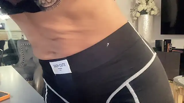 Snapshot of AMBER_HARD chatting on April 2026 07:14:01 PM AMBER HARD online show from April 2026 07:14:01 PM