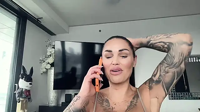 Snapshot of AMBER_HARD chatting on April 2026 08:52:02 AM AMBER HARD online show from April 2026 08:52:02 AM