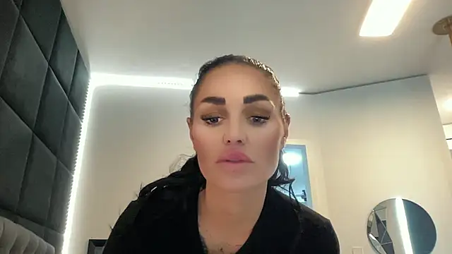 Snapshot of AMBER_HARD chatting on April 2026 03:48:02 PM AMBER HARD online show from April 2026 03:48:02 PM