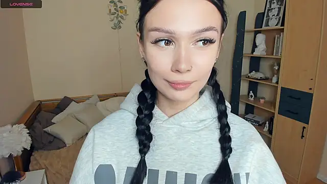 Snapshot of LynnCiprian chatting on April 2026 06:52:01 PM LynnCiprian online show from April 2026 06:52:01 PM