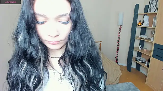 Snapshot of LynnCiprian chatting on April 2026 09:04:01 PM LynnCiprian online show from April 2026 09:04:01 PM