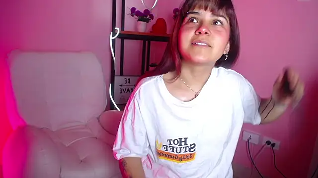 Snapshot of Nami_Velle chatting on April 2026 01:06:02 PM Nami Velle online show from April 2026 01:06:02 PM