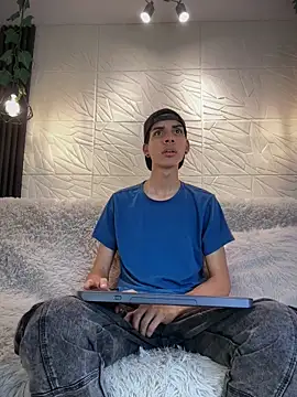 Snapshot of dave_925_ chatting on March 2026 05:18:01 PM dave 925 online show from March 2026 05:18:01 PM