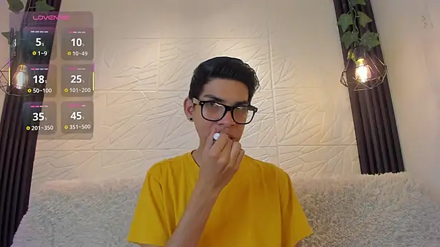 Snapshot of dave_925_ chatting on April 2026 05:10:01 PM dave 925 online show from April 2026 05:10:01 PM