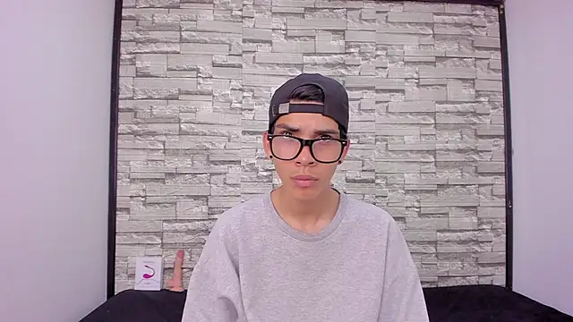 Snapshot of dave_925_ chatting on April 2026 06:16:02 PM dave 925 online show from April 2026 06:16:02 PM