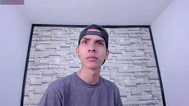 Snapshot of dave_925_ chatting on April 2026 05:46:01 PM dave 925 online show from April 2026 05:46:01 PM