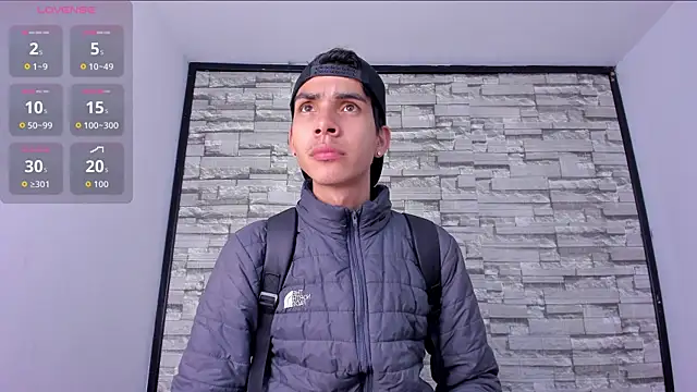 Snapshot of dave_925_ chatting on April 2026 05:06:02 PM dave 925 online show from April 2026 05:06:02 PM