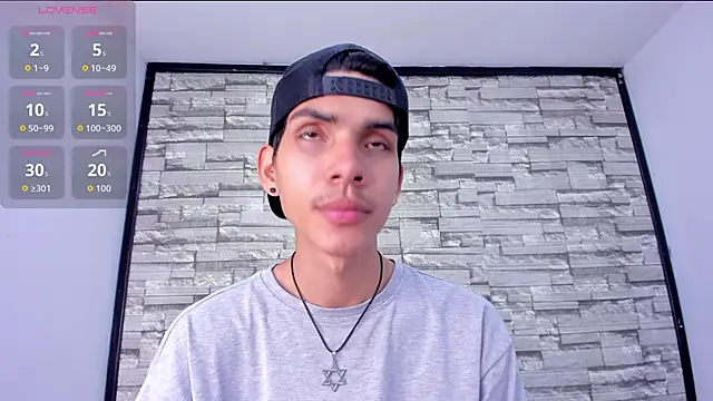 Snapshot of dave_925_ chatting on April 2026 08:03:01 PM dave 925 online show from April 2026 08:03:01 PM