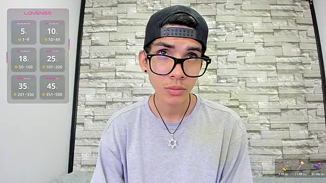 Snapshot of dave_925_ chatting on April 2026 07:04:02 PM dave 925 online show from April 2026 07:04:02 PM