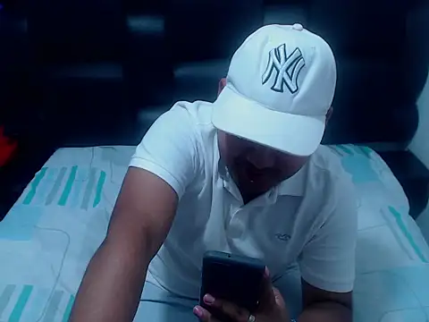 Snapshot of XNoahDeepThroatX chatting on March 2026 03:34:01 AM XNoahDeepThroatX online show from March 2026 03:34:01 AM