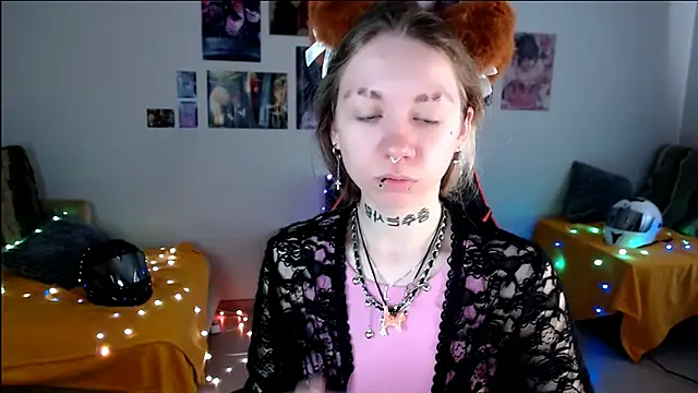 Nica Kawaii online show from May 2026 12:11:01 PM