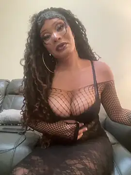 Snapshot of Riasvenenoo chatting on April 2026 04:01:01 PM Riasvenenoo online show from April 2026 04:01:01 PM