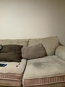 Snapshot of Riasvenenoo chatting on April 2026 04:03:01 PM Riasvenenoo online show from April 2026 04:03:01 PM