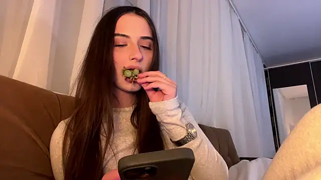 LunaTune online show from April 2026 08:18:01 PM