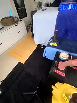 Snapshot of FantasyMan-BiWM chatting on April 2026 01:22:01 AM FantasyMan-BiWM online show from April 2026 01:22:01 AM