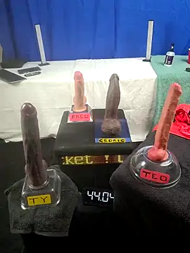 Snapshot of FantasyMan-BiWM chatting on April 2026 03:57:01 AM FantasyMan-BiWM online show from April 2026 03:57:01 AM