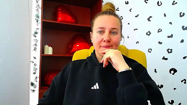 Snapshot of Nionelly chatting on March 2026 11:32:01 AM Nionelly online show from March 2026 11:32:01 AM