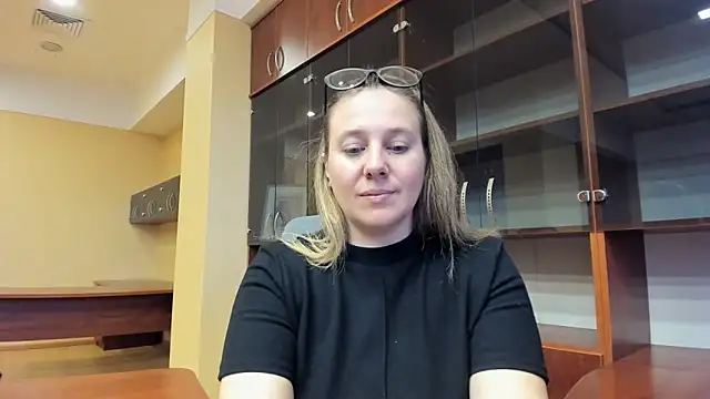 Snapshot of Nionelly chatting on April 2026 10:16:01 AM Nionelly online show from April 2026 10:16:01 AM