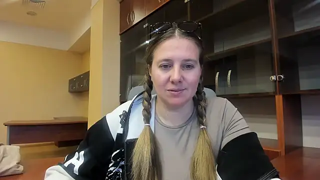 Snapshot of Nionelly chatting on April 2026 09:07:01 AM Nionelly online show from April 2026 09:07:01 AM