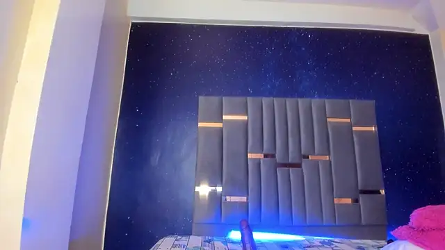 Snapshot of ChannelQueen chatting on April 2026 03:39:01 AM ChannelQueen online show from April 2026 03:39:01 AM