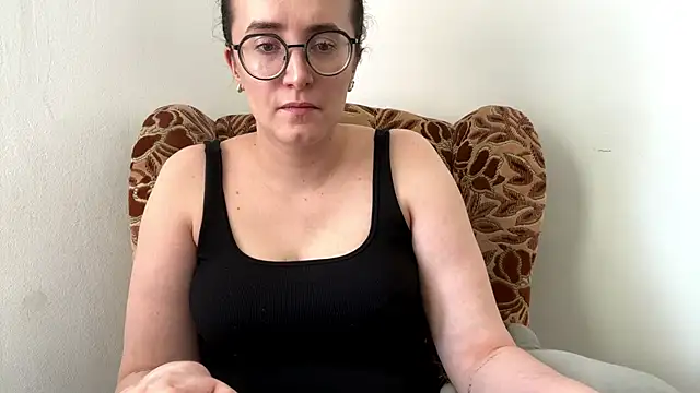 Snapshot of SofiaTease chatting on April 2026 12:21:01 PM SofiaTease online show from April 2026 12:21:01 PM