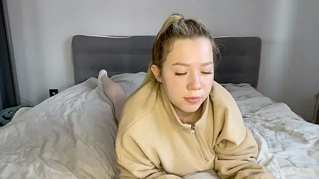 Snapshot of alyrasun chatting on March 2026 06:20:01 AM alyrasun online show from March 2026 06:20:01 AM