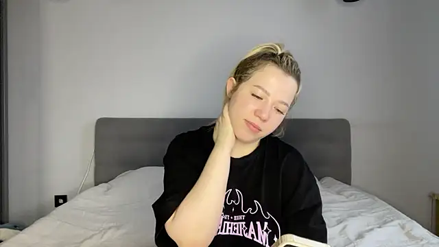 Snapshot of alyrasun chatting on March 2026 06:17:01 AM alyrasun online show from March 2026 06:17:01 AM