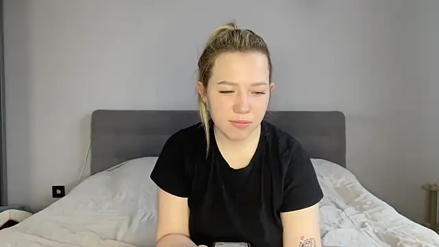 Snapshot of alyrasun chatting on March 2026 06:39:02 AM alyrasun online show from March 2026 06:39:02 AM