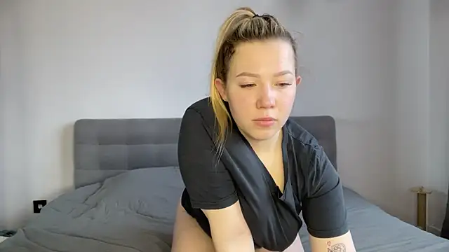 Snapshot of alyrasun chatting on March 2026 06:17:02 AM alyrasun online show from March 2026 06:17:02 AM