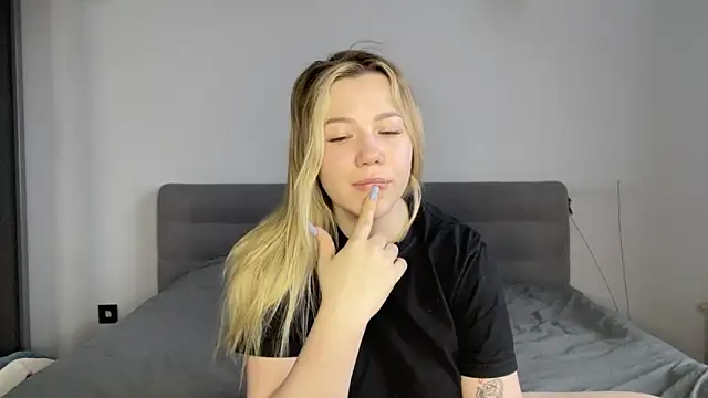 Snapshot of alyrasun chatting on March 2026 06:06:02 AM alyrasun online show from March 2026 06:06:02 AM