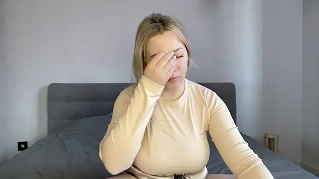 Snapshot of alyrasun chatting on April 2026 06:29:02 AM alyrasun online show from April 2026 06:29:02 AM