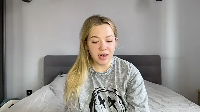 Snapshot of alyrasun chatting on April 2026 05:57:01 AM alyrasun online show from April 2026 05:57:01 AM