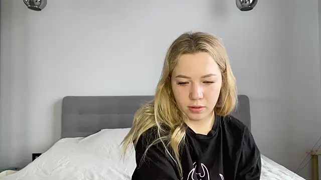 Snapshot of alyrasun chatting on April 2026 06:25:01 AM alyrasun online show from April 2026 06:25:01 AM