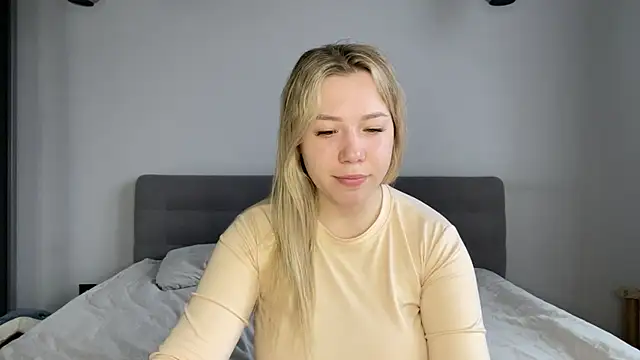 Snapshot of alyrasun chatting on April 2026 06:27:01 AM alyrasun online show from April 2026 06:27:01 AM