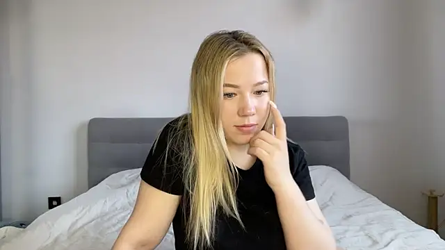 Snapshot of alyrasun chatting on April 2026 07:14:01 AM alyrasun online show from April 2026 07:14:01 AM