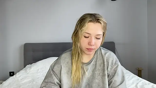 Snapshot of alyrasun chatting on April 2026 07:33:02 AM alyrasun online show from April 2026 07:33:02 AM