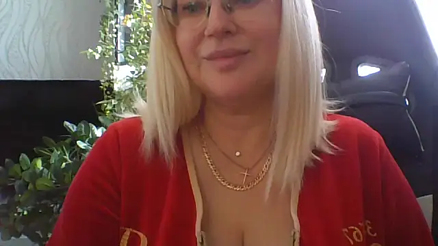 Snapshot of LianaSweetX chatting on April 2026 06:08:01 AM LianaSweetX online show from April 2026 06:08:01 AM