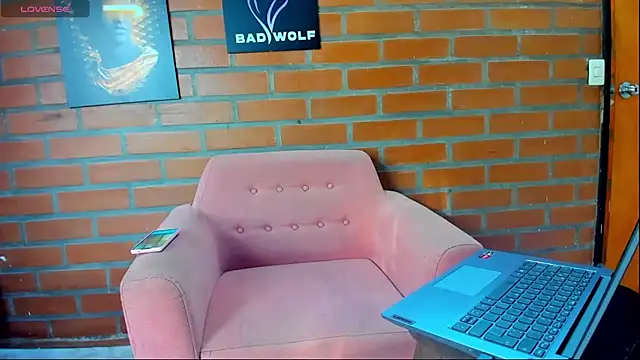 Snapshot of Badwolf818_ chatting on April 2026 12:18:01 PM Badwolf818 online show from April 2026 12:18:01 PM